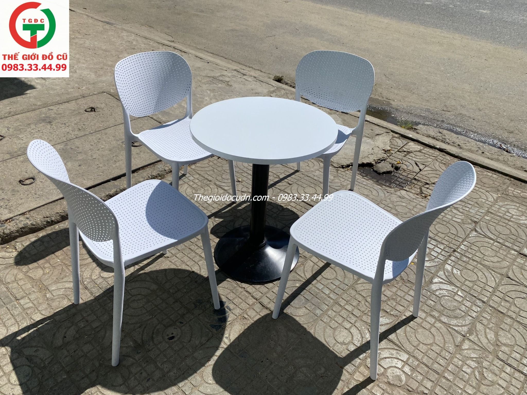 GHẾ CAFE NHỰA ĐÚC