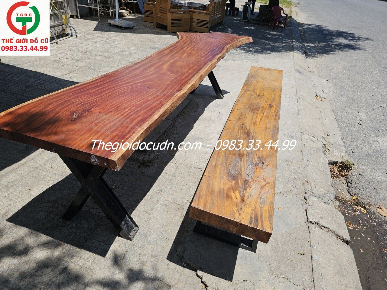 BÀN GỖ ME TÂY GHẾ BĂNG CHÂN SẮT HỘP
