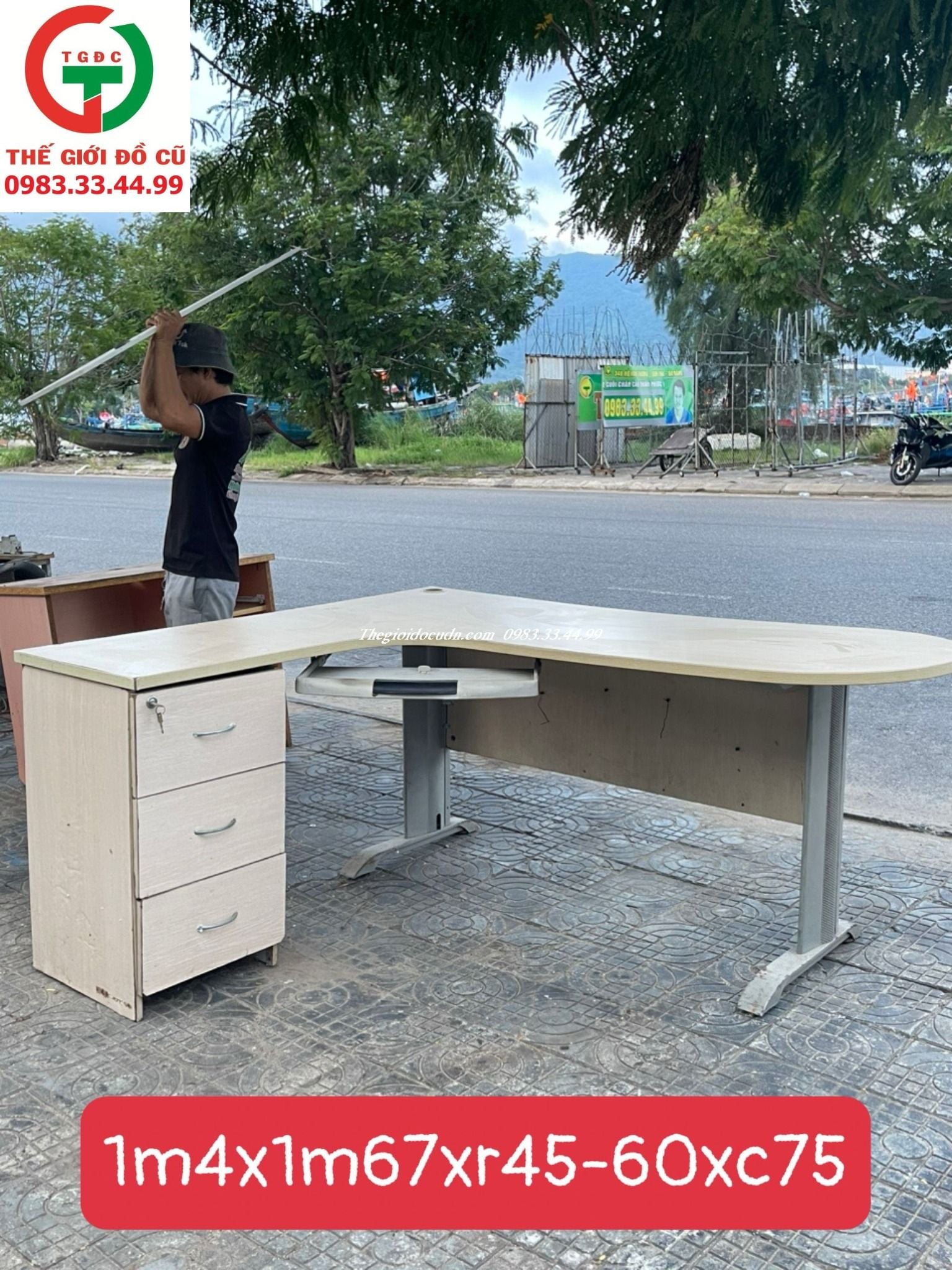 BÀN LÀM VIỆC GÓC KHUNG CHÂN SẮT TĨNH ĐIỆN