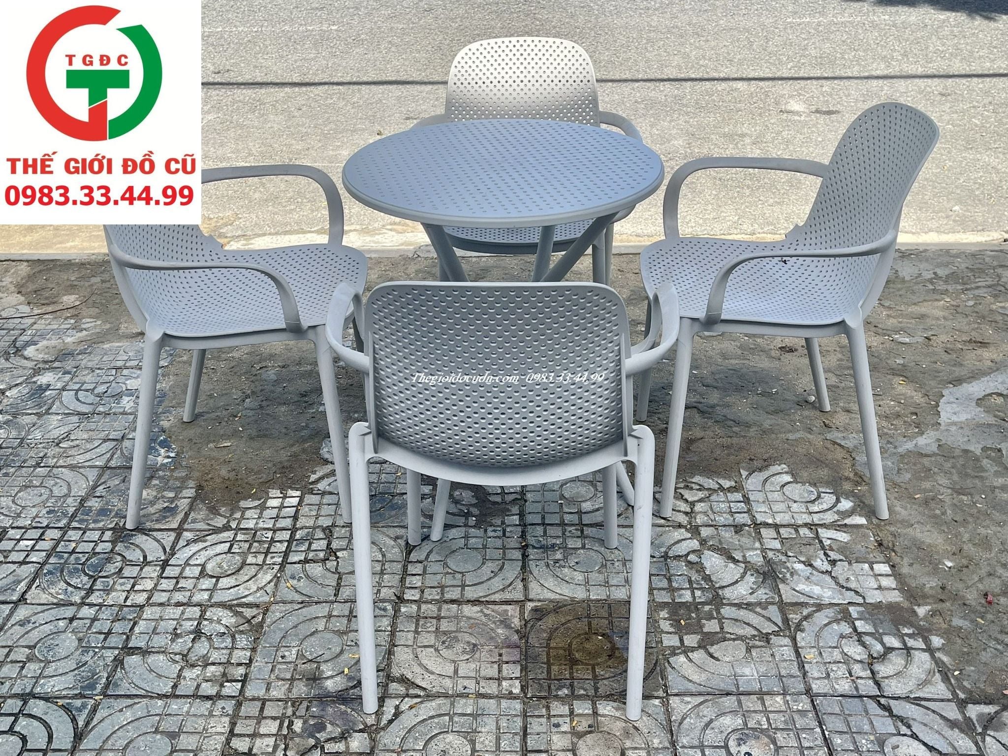 BÀN CAFE NHỰA ĐÚC