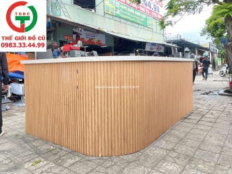 QUẦY BAR GÓC CONG MẶT ĐÁ KHUNG CHÂN SẮT