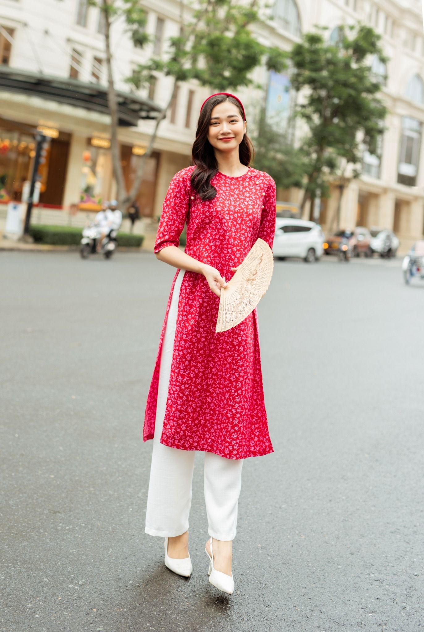 Những mẫu áo dài cách tân với chân váy xòe | Ao dai, Graduation dress,  Fashion