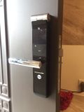 Khóa cửa vân tay Yale YMF 40