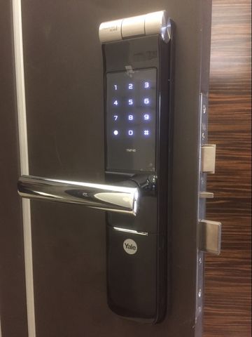 Khóa cửa vân tay Yale YMF 40