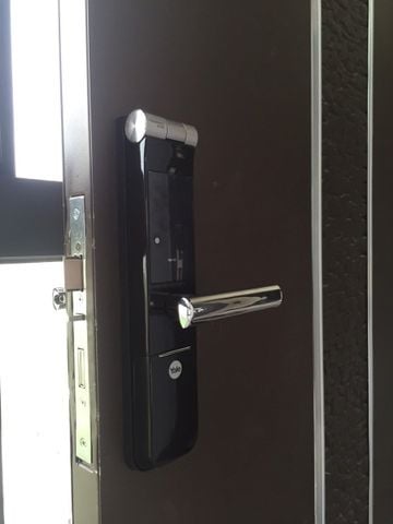 Khóa cửa vân tay Yale YMF 40