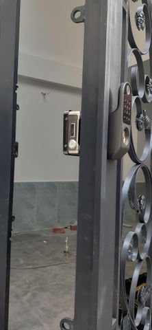 Khóa vân tay cửa cổng-phòng trọ