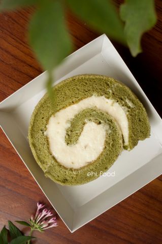 Bông lan cuộn matcha