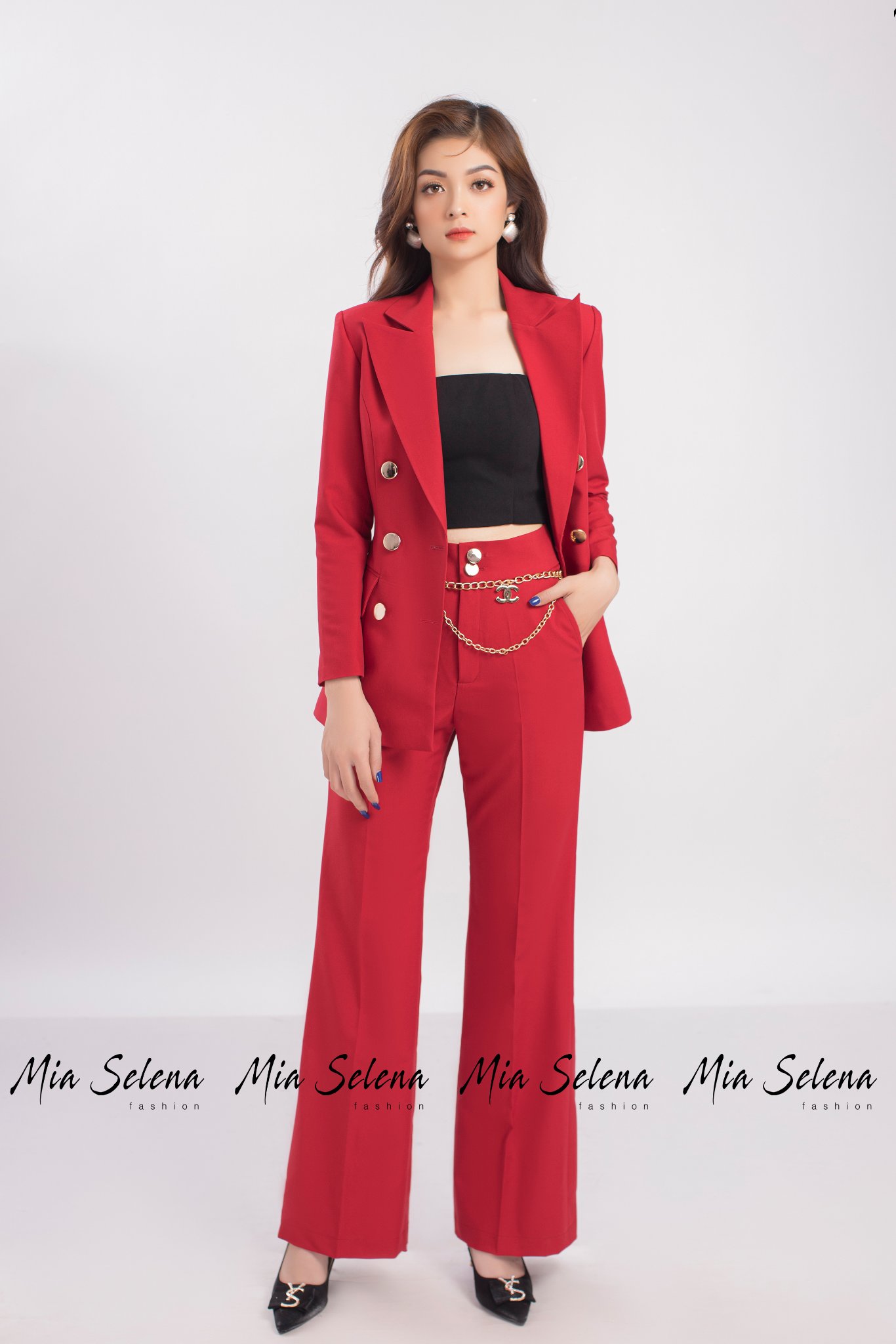 Bộ vest Mia Selena thiết kế trẻ trung, sành điệu