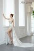 Đầm dạ hội Mia Selena màu bạc, thiết kế lệch vai trẻ trung, sang trọng