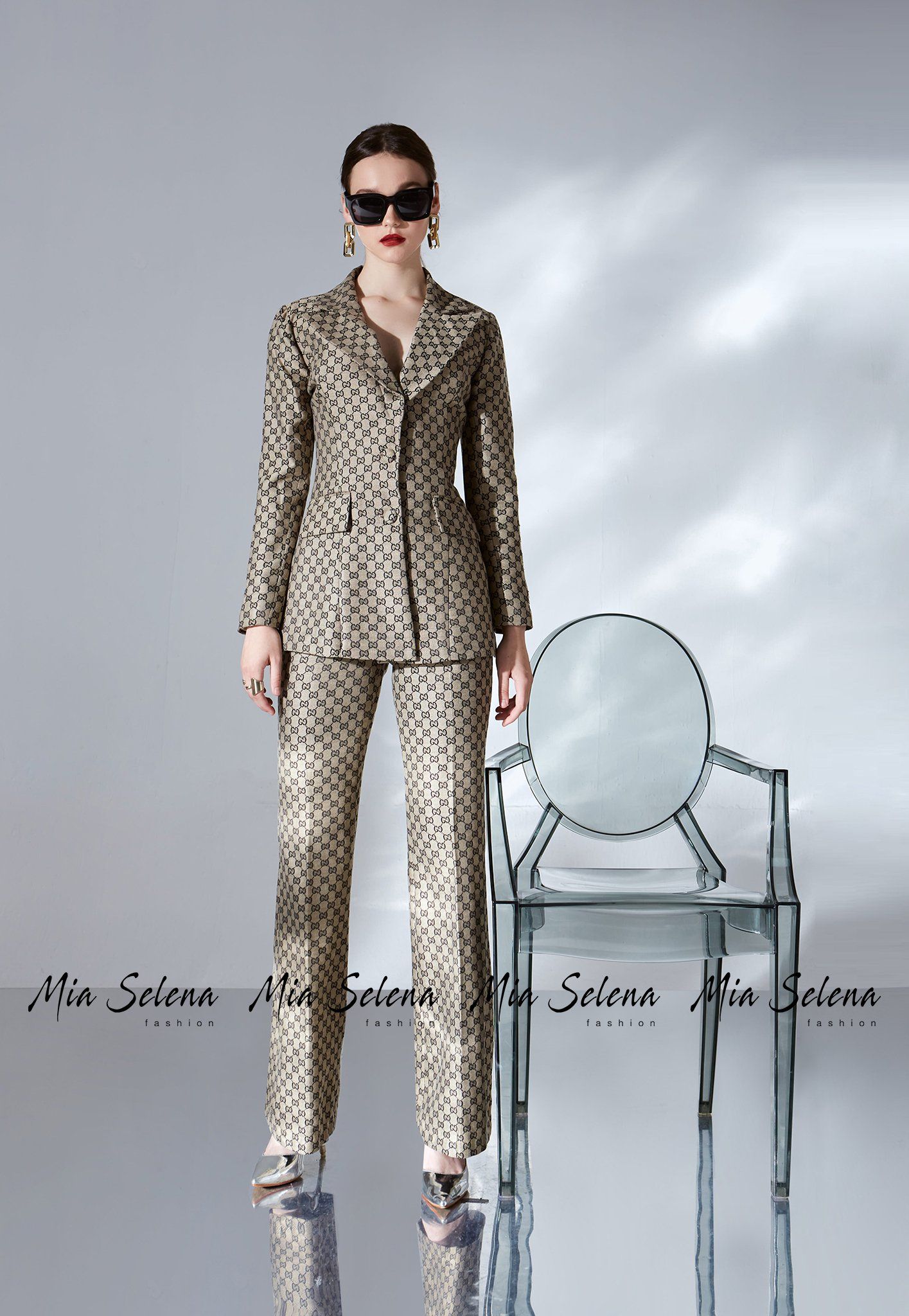 Bộ vest Mia Selena thiết kế trẻ trung, sành điệu