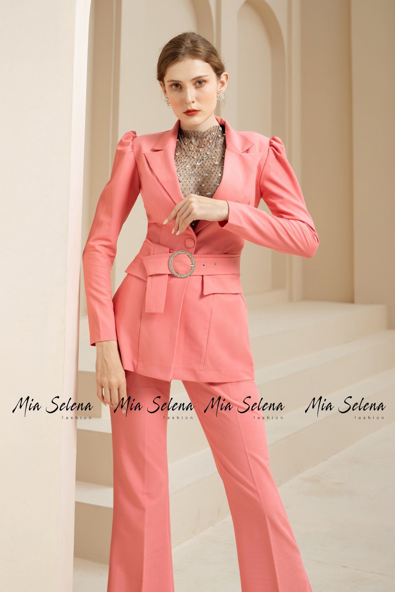 Vest doanh nhân Mia Selena thiết kế phong cách mới lạ