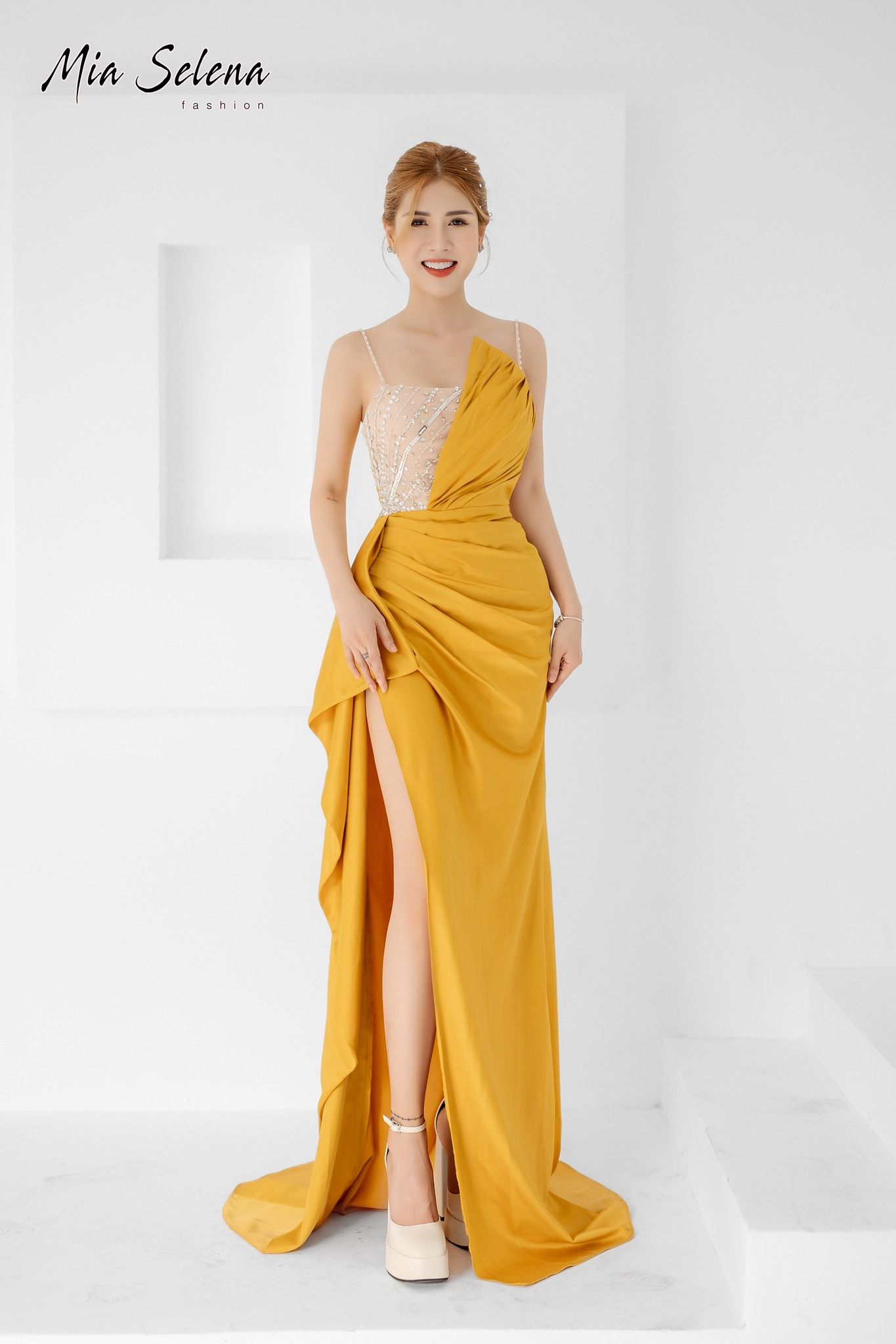 Đầm  vàng dạ hội Mia Selena thiết kế đính kết quyến rũ