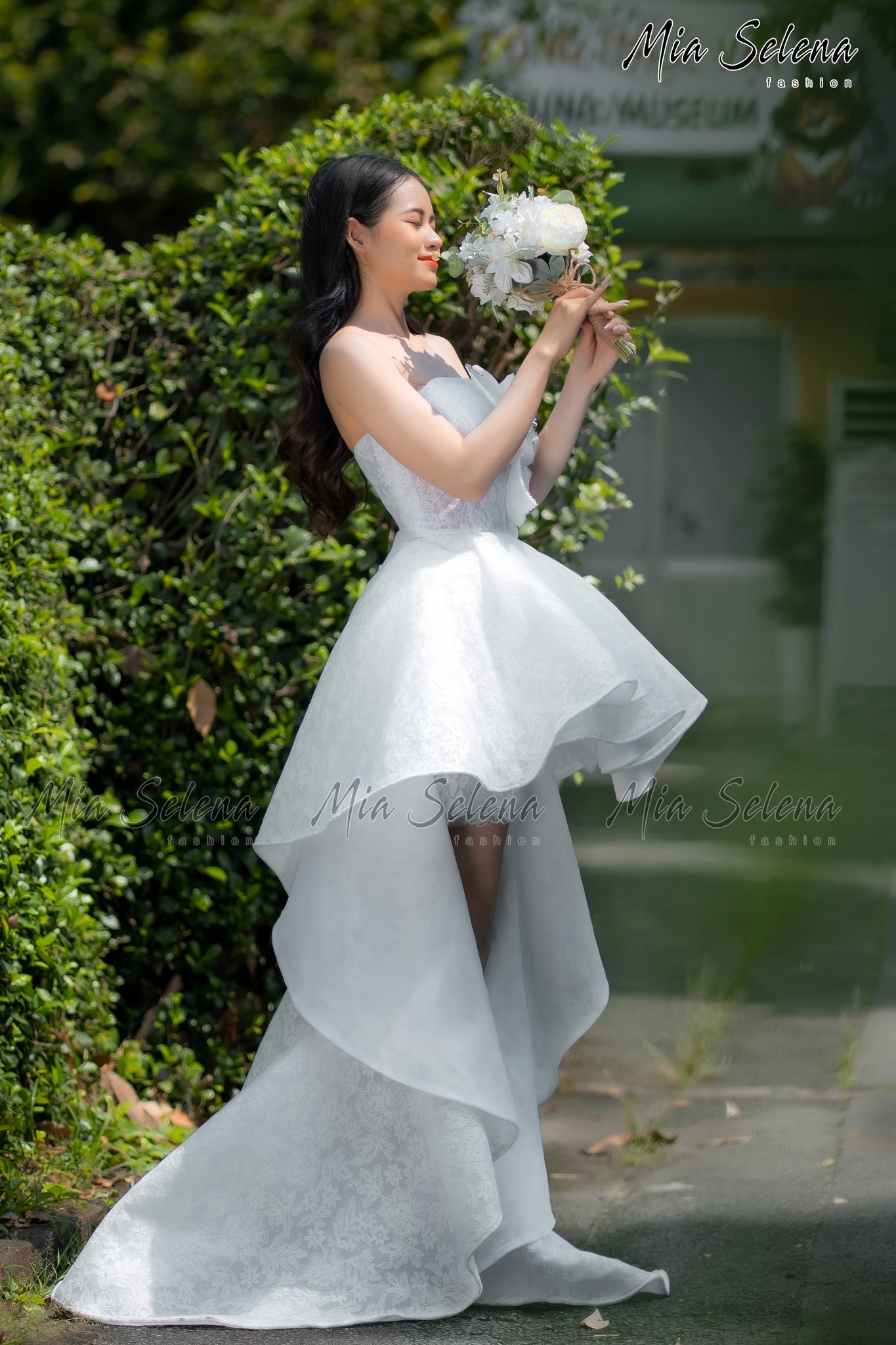 Đầm cưới cúp ngực  Mia Selena thiết kế đuôi cá cực xinh