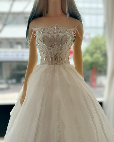 Đầm cưới trắng thiết kế công chúa