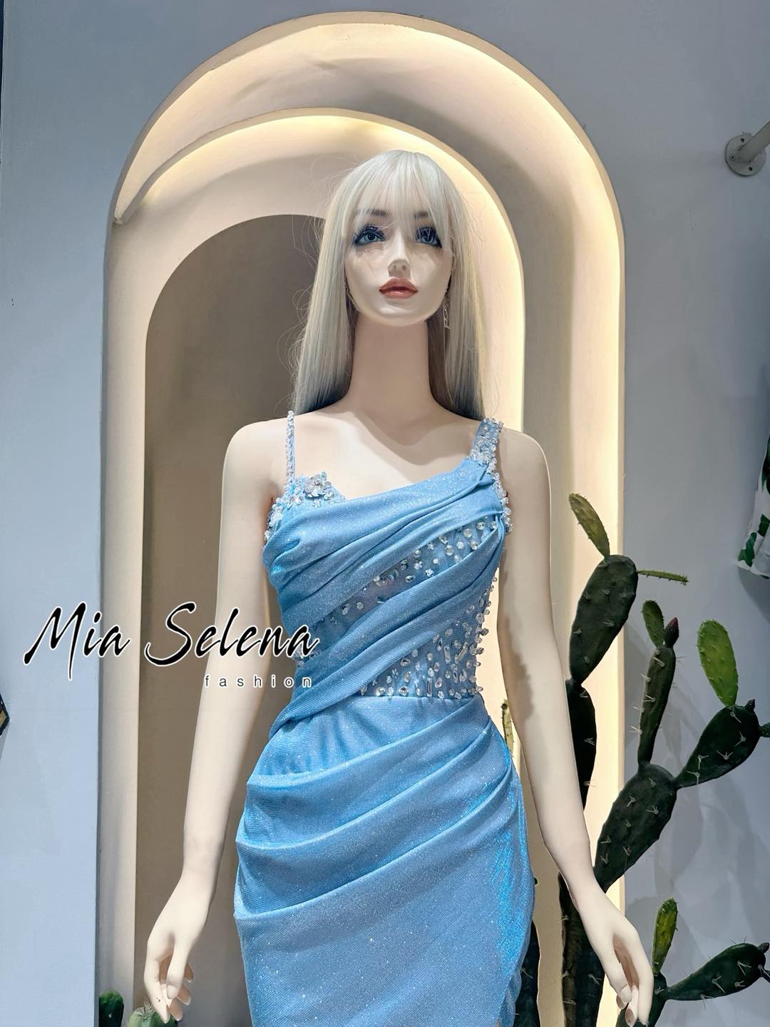 Đầm dạ hội 2 dây ánh nhũ đính kết sang trọng