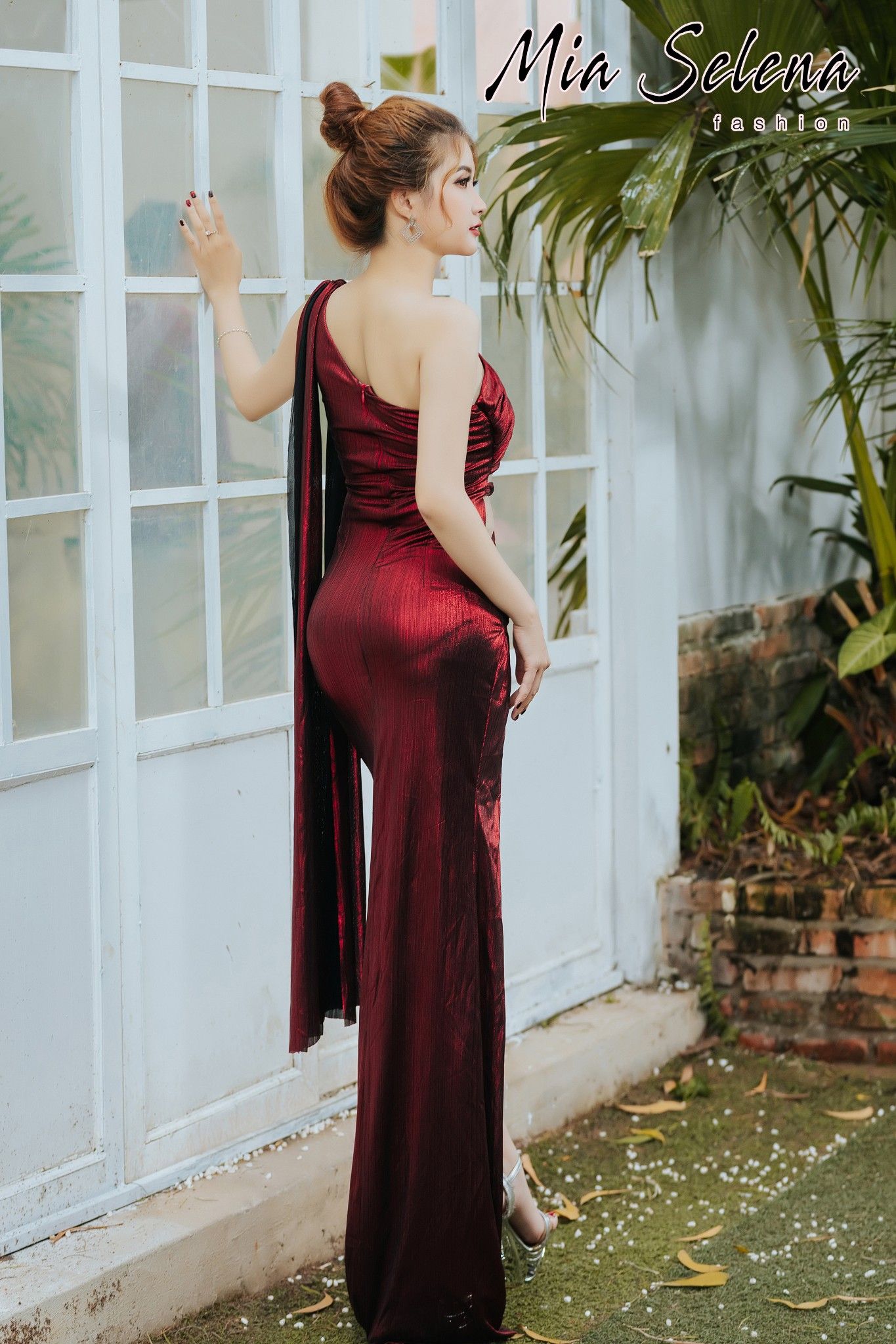 Đầm dạ hội Mia Selena thiết kế lệch vai tà dài xẻ đùi cực quyến rũ ( Đỏ đô- Xám-Vàng đồng )
