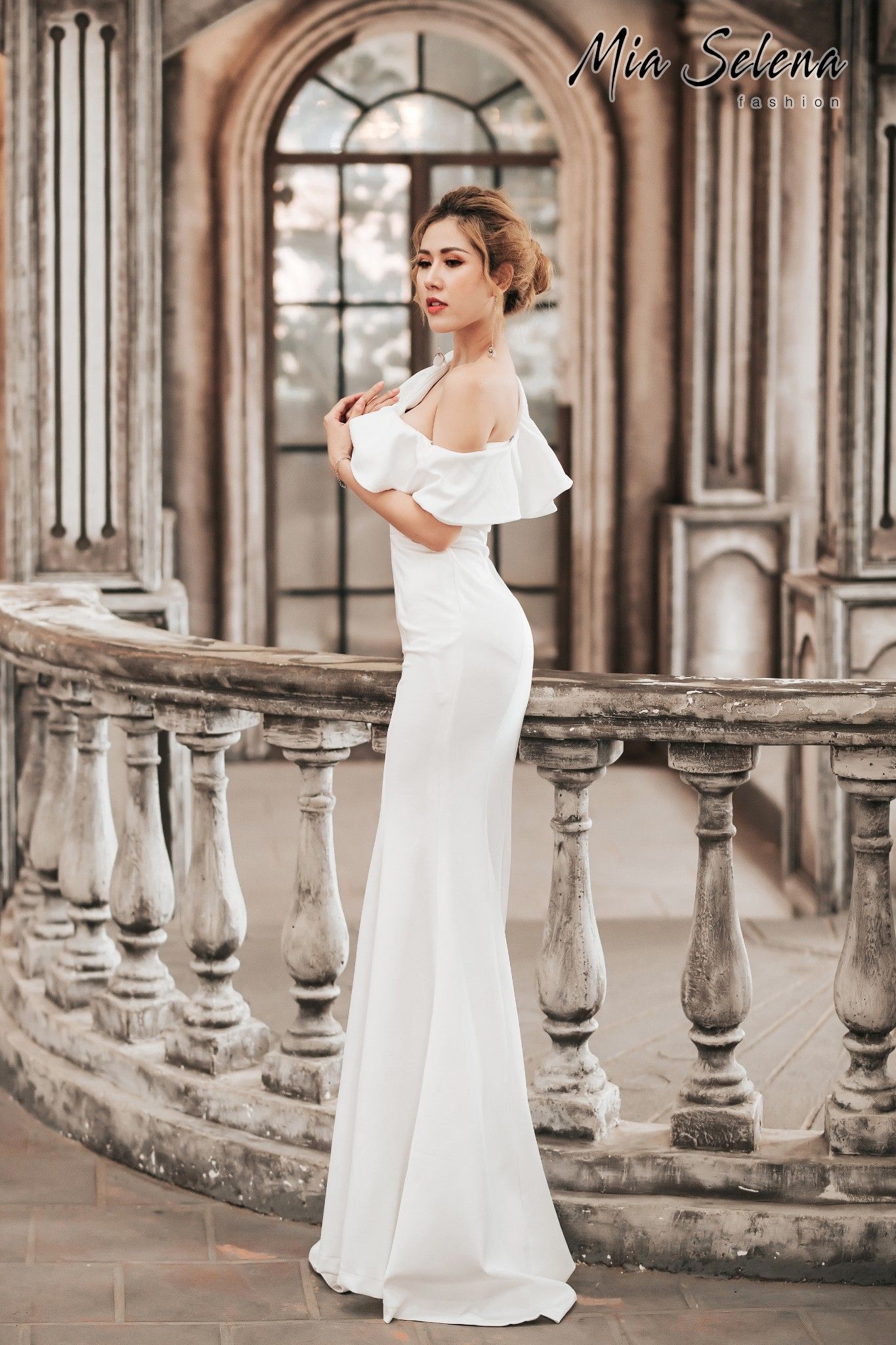 Đầm cưới Mia Selena thiết kế lệch vai phong cách(Trắng)