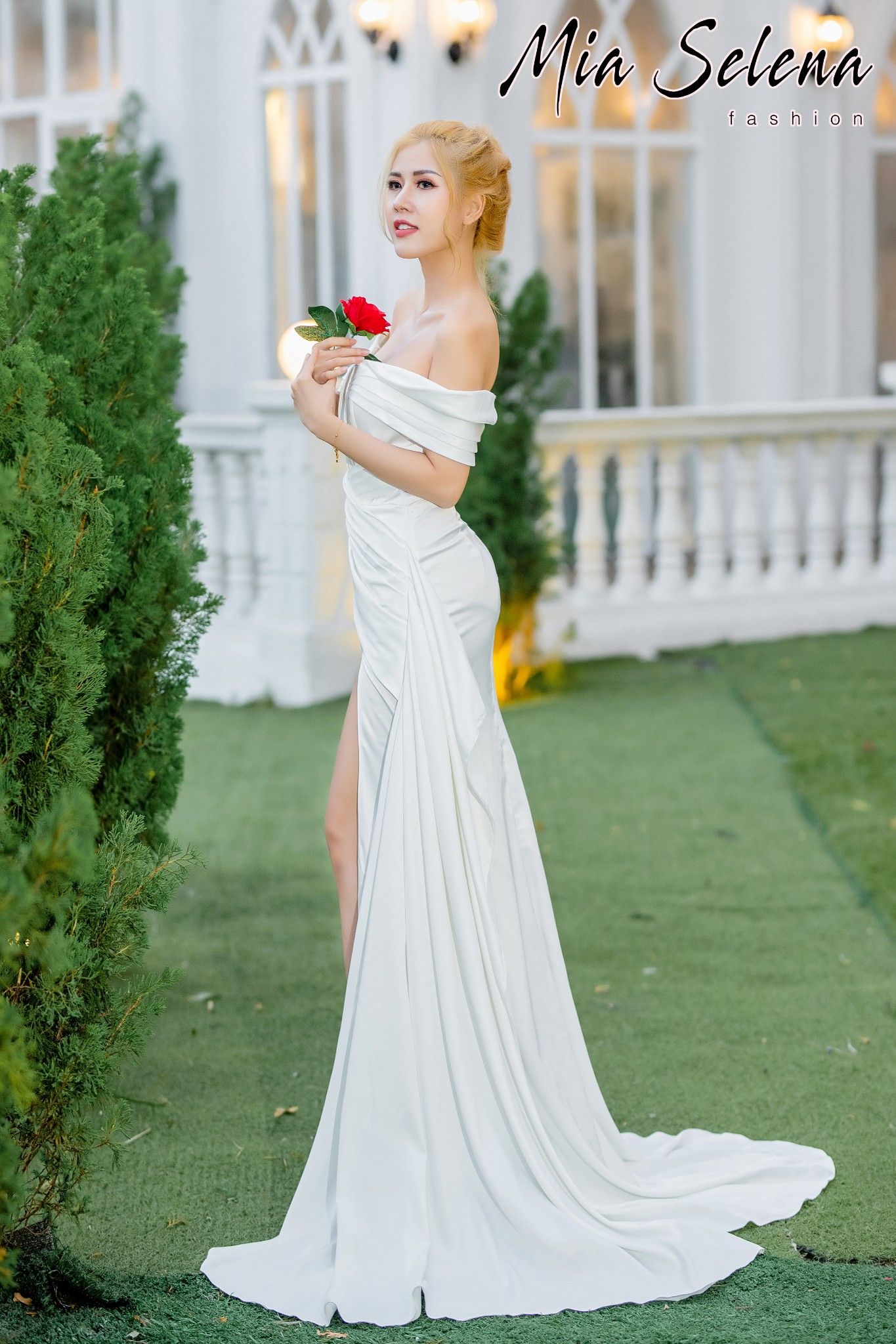 Đầm cưới Mia Selena thiết kế trể vai xẻ tà cao cực tôn vòng một gợi cảm (Trắng)
