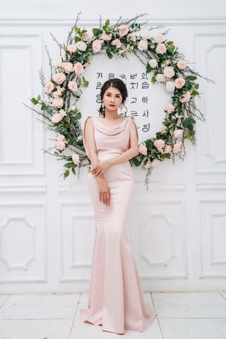 Đầm dạ hội Mia Selena thiết kế cỗ đỗ choàng tuyệt đẹp (Hồng)