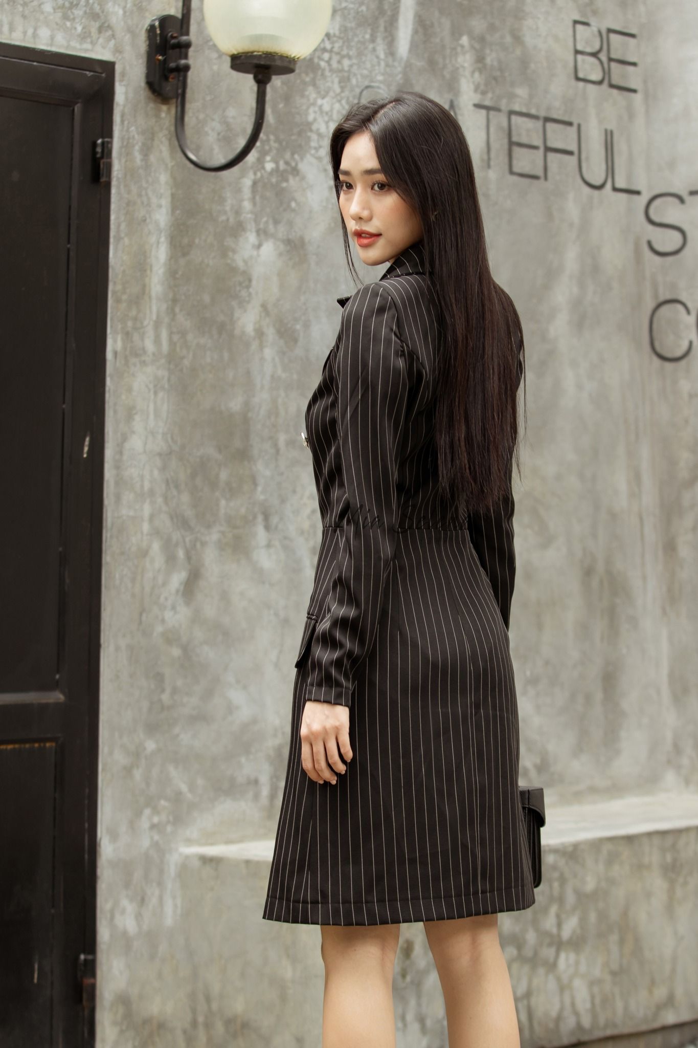 Đầm vest Mia Selena thiết kế phong cách trẻ trung hiện đại