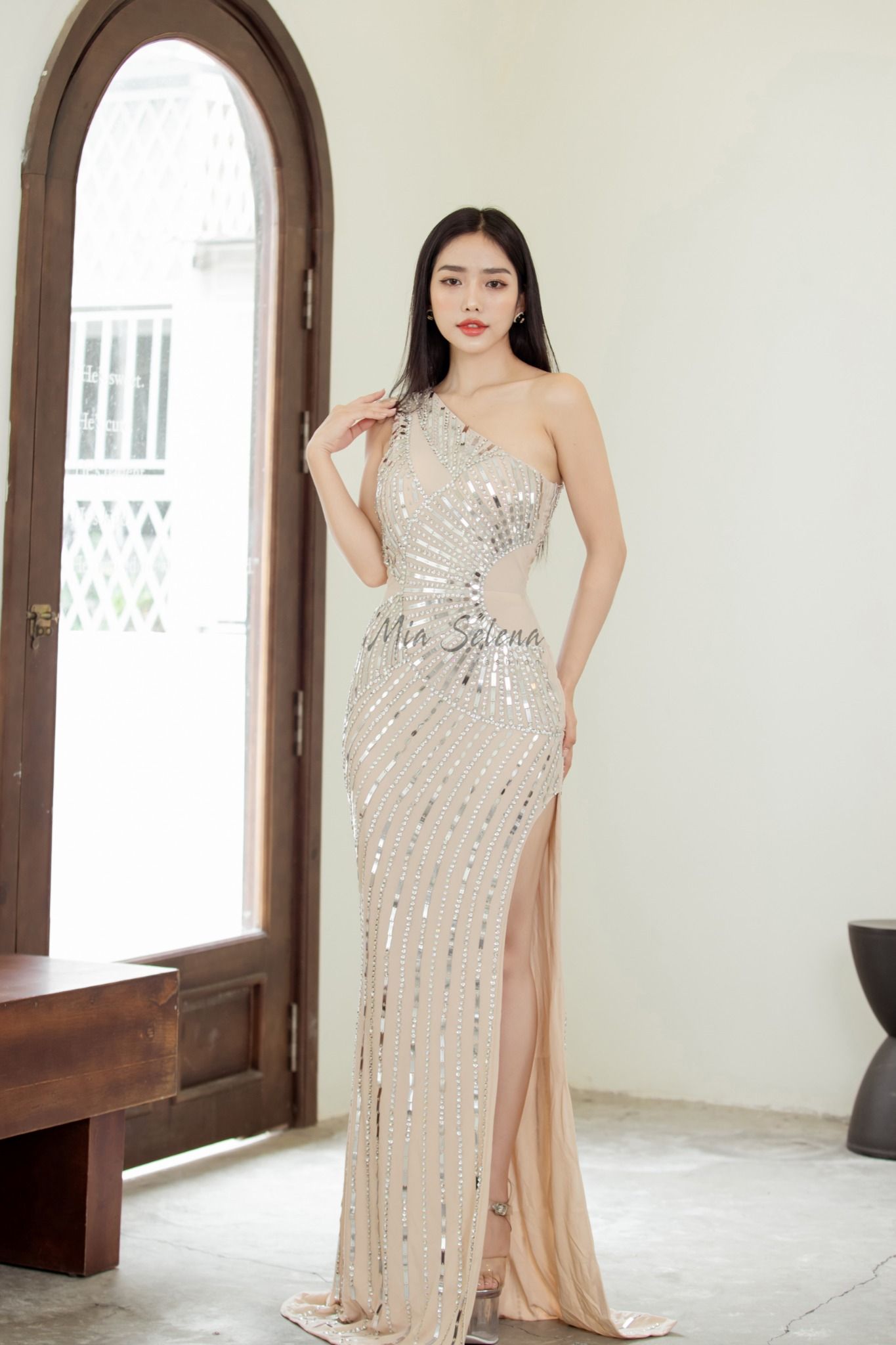 Đầm dạ hội Mia Selena thiết kế lệch vai, đính kết tuyệt đẹp