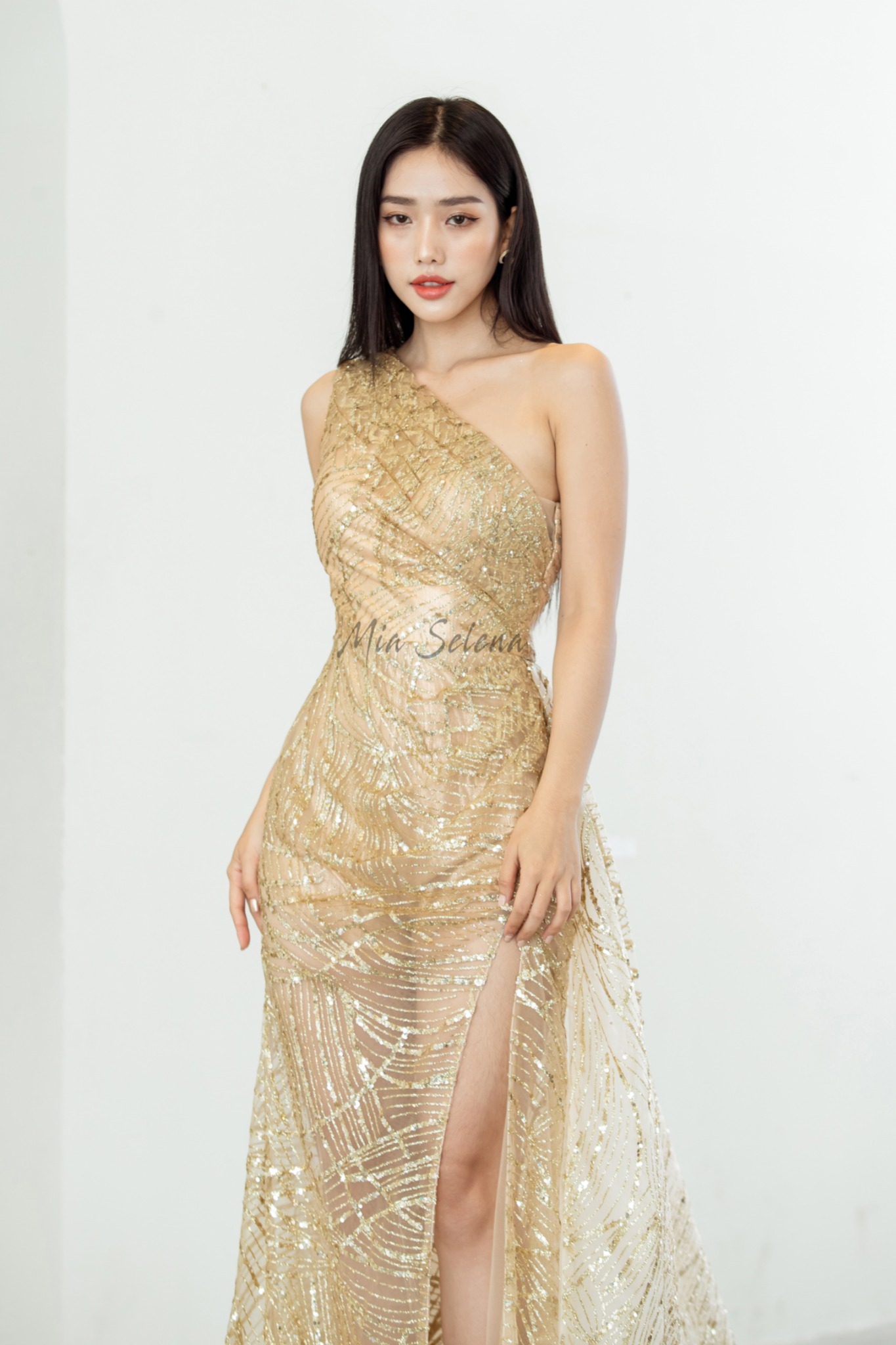 Đầm dạ hội ánh kim được sao Việt yêu thích