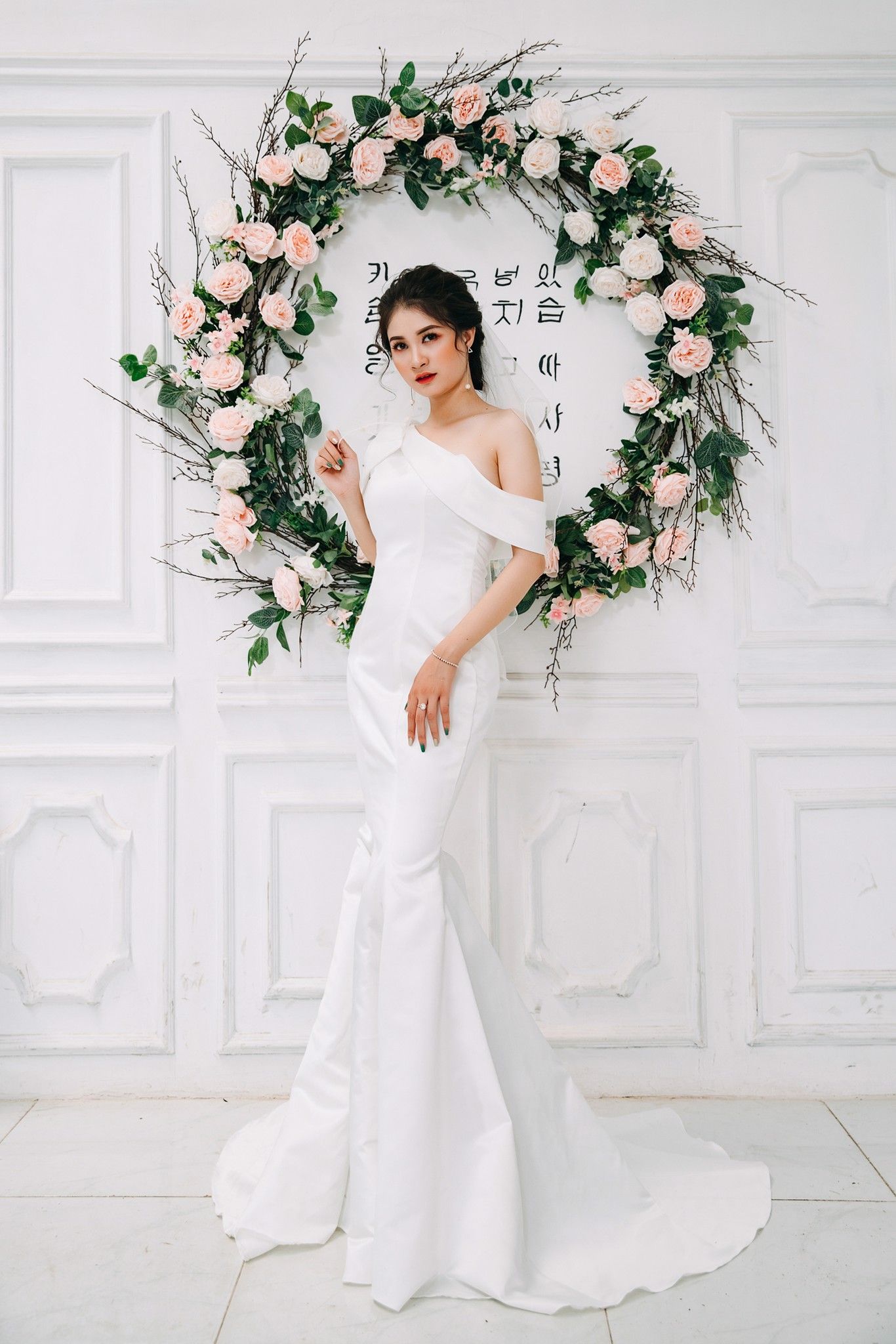 Đầm cưới Mia Selena thiết kế nơ vai một bên tuyệt đẹp ( Trắng )