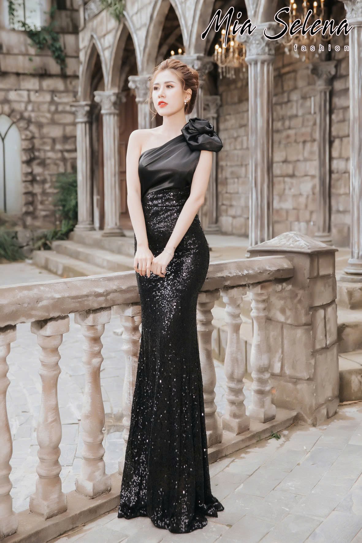 Đầm lệch vai thiết kế đính kết sang trọng