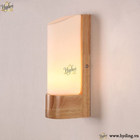 Đèn tường gỗ đơn giản