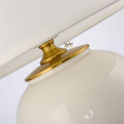 đèn bàn hiện đại khách sạn