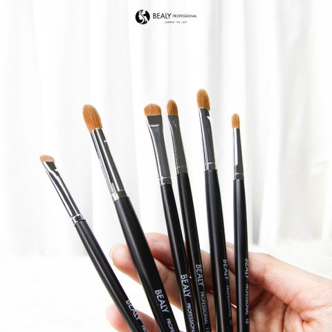  BỘ CỌ TÁN PHẤN MẮT MÔ PHỎNG LÔNG SÓC BEALY 6C 