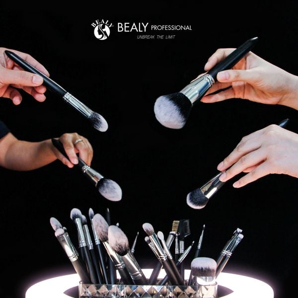  BỘ CỌ TRANG ĐIỂM XẾP LỚP LÔNG NHUNG BEALY 32C 