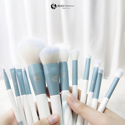  BỘ CỌ TRANG ĐIỂM CÁ NHÂN 12C CÁN TRẮNG CỔ XANH NGỌC BEALY 