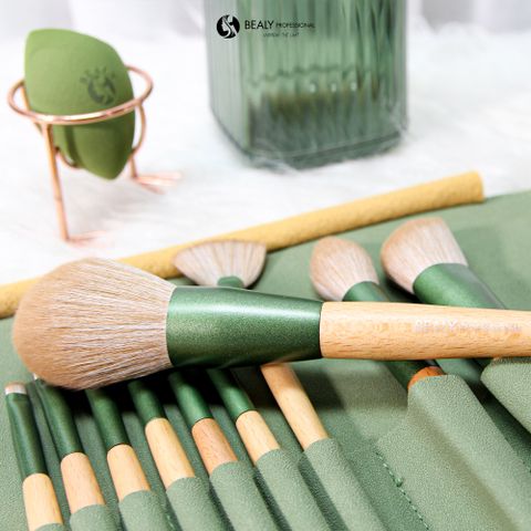  BỘ CỌ TRANG ĐIỂM CÁ NHÂN 10C CÁN GỖ VÀNG ĐUÔI XÉO 