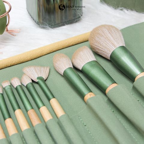  BỘ CỌ TRANG ĐIỂM CÁ NHÂN 10C CÁN GỖ VÀNG ĐUÔI XÉO 