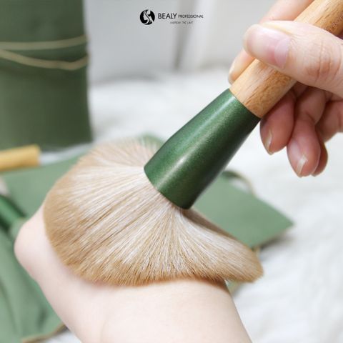  BỘ CỌ TRANG ĐIỂM CÁ NHÂN 10C CÁN GỖ VÀNG ĐUÔI XÉO 