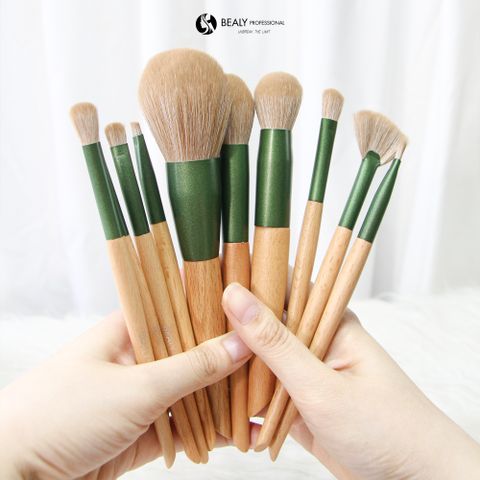  BỘ CỌ TRANG ĐIỂM CÁ NHÂN 10C CÁN GỖ VÀNG ĐUÔI XÉO 