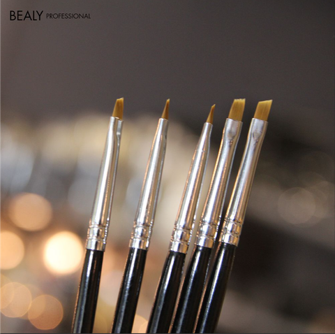  CỌ EYELINER ĐẦU BẰNG/XÉO CÁN ĐEN BEALY 