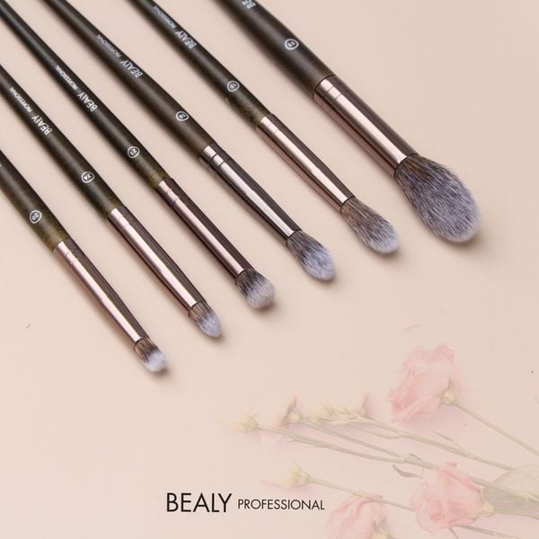 SET CỌ XẾP LỚP TRANG ĐIỂM MẮT BEALY XL30C - 6C