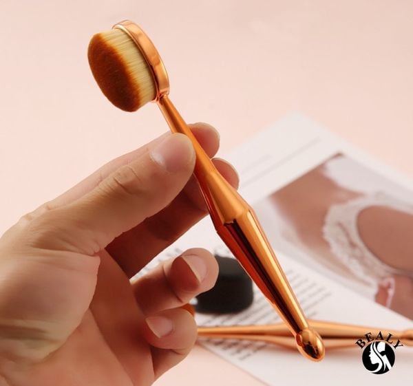  CỌ TRANG ĐIỂM BÀN CHẢI ĐA NĂNG CÁN VÀNG 