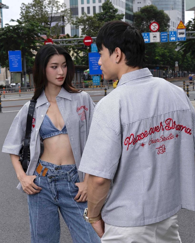  TSUN Áo Sơ Mi Thêu Trái Tim Sọc Trắng Đen - Lovemotion Shirt - Black 