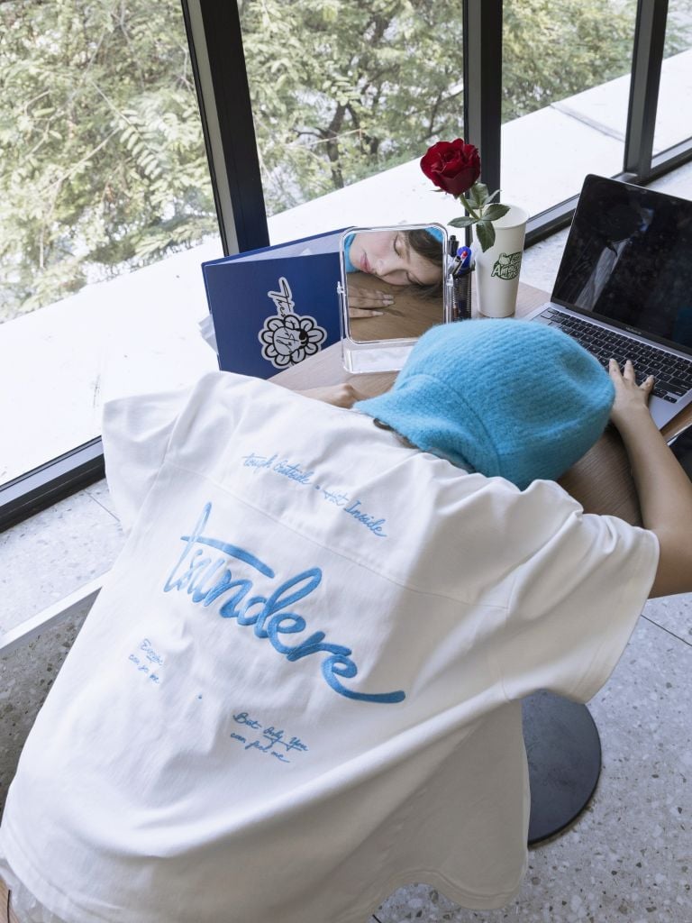  TSUN Sơ Mi Kaki Trắng Thêu Phối Logo Kim Loại - TSUNdere Shirt White 