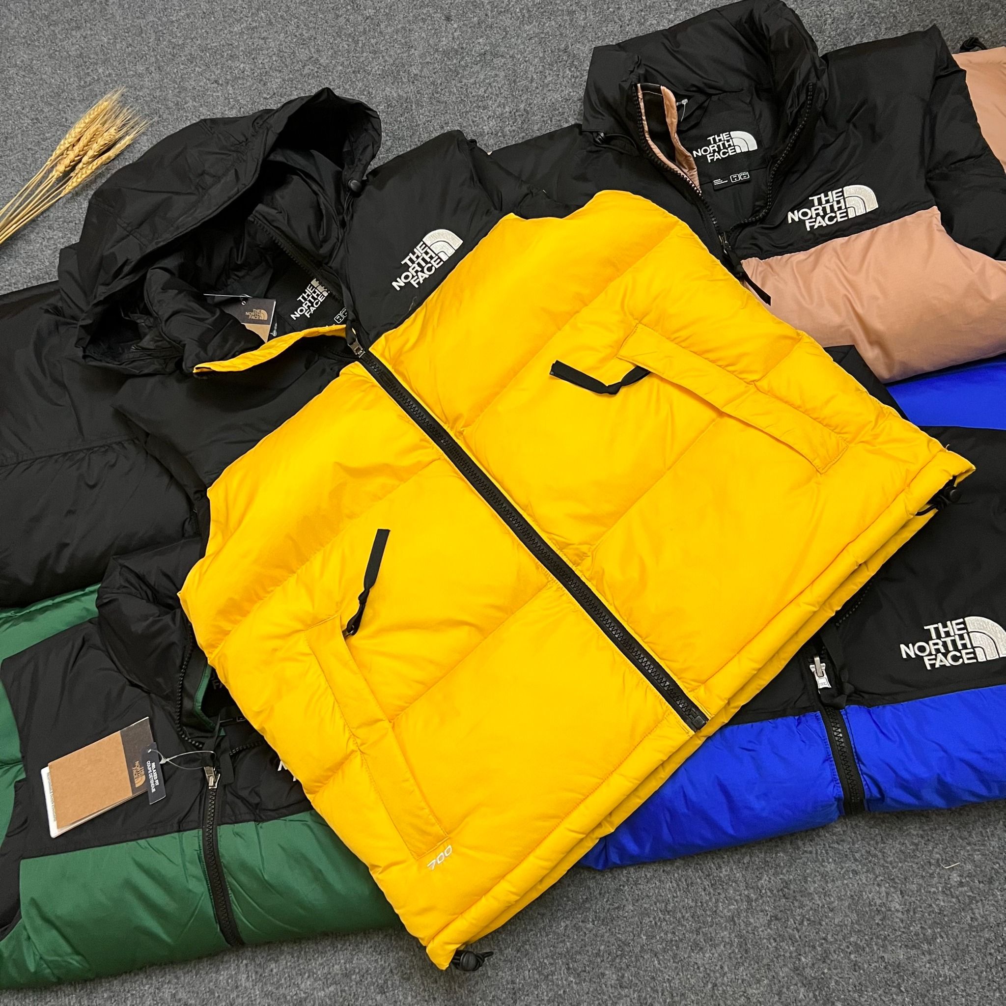  Áo Khoác Gile Lông Vũ THE NORTH FACE MEN'S 1996 RETRO NUPTSE VEST 