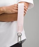  Móc Khóa LULULEMON NEVER LOST KEYCHAIN Không Rỉ Sét Thời Trang Sang Chảnh 