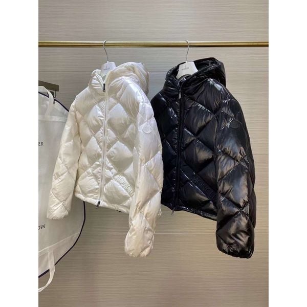  Áo khoác phao lửng lông vũ nữ MONCLER Egilope Short Down chất vải siêu ấm giữ nhiệt cực tốt 