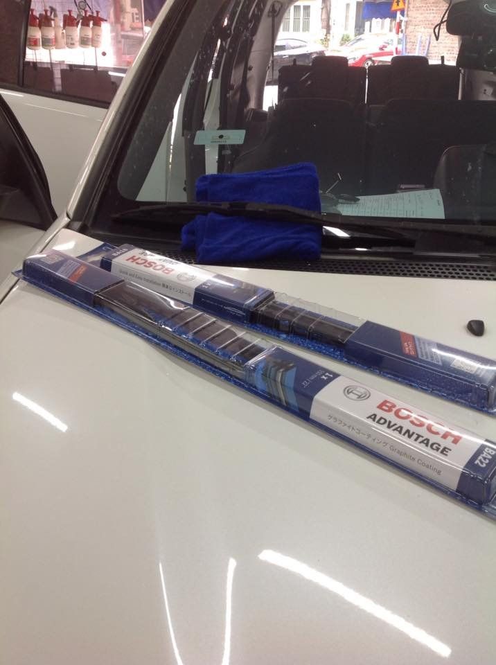  Bộ gạt mưa xương cứng BOSCH ADVANTAGE xe FORD TRANSIT đời 2004 kích thước bên lái 26 INCH (65cm) bên phụ 24 INCH (60cm) 