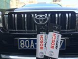  Bộ gạt mưa xương cứng BOSCH AEROTWIN xe TOYOTA Land Cruiser, Prado đời 2015 kích thước bên lái 26 INCH (65cm) bên phụ 20 INCH (50cm) 