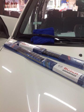 Bộ gạt mưa xương cứng BOSCH ADVANTAGE xe HYUNDAI ELANTRA 2015 - 2017 kích thước Bên lái 26” (650 mm) Bên phụ 16” (400 mm)