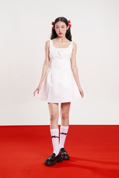  Đầm ngắn cổ vuông đính hoa - Trắng - D0585 