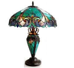 Đèn bàn cao cấp thủy tinh màu ghép mảnh Tiffany cổ điển